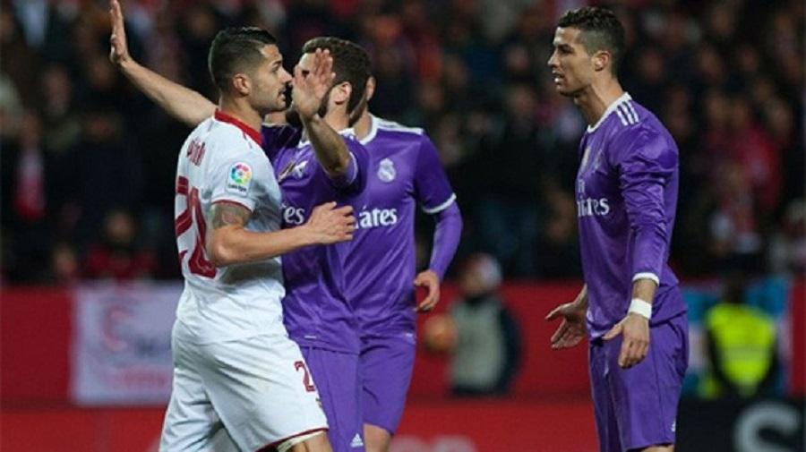 Ronaldo đánh nguội cầu thủ Sevilla