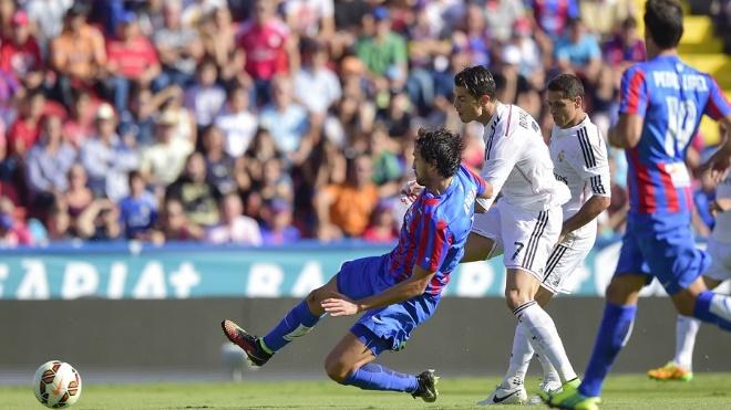 Ronaldo đánh nguội cầu thủ Levante 